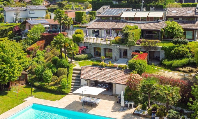 Casnate Con Bernate Villa | Beautiful villa with A/C, WIFI, private pool, TV, patio, pets allowed and panoramic view