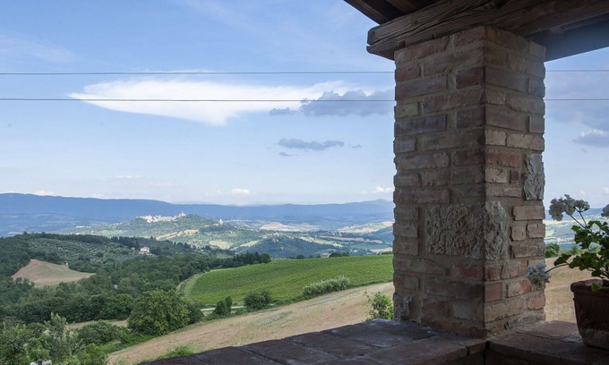 Todi Villa | Beautiful private villa for 8 guests with private pool, WIFI, TV and panoramic view