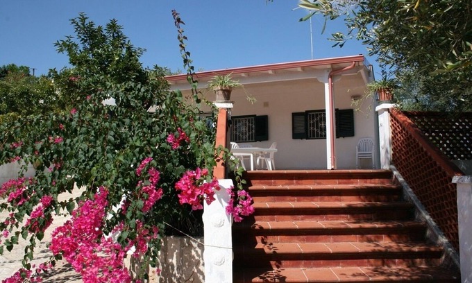 Ostuni House | Big terrace, wood oven & barbecue -7 km from the sea - pure nature - free WiFi