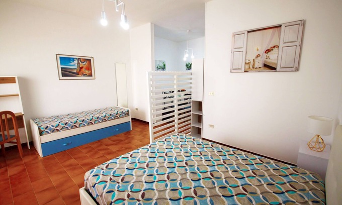 Province of Lecce Apartment | Casa Riva Levante, beachfront a stone's throw from the center in Gallipoli in Salento