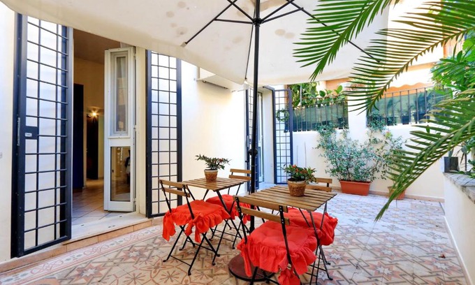 Monti Apartment | Colosseo Apartment With Garden
