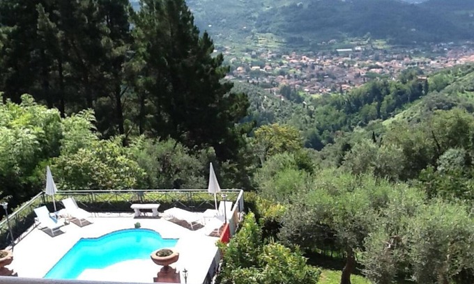 Massarosa Apartment | Cosy apartment with A/C, WIFI, pool, TV, patio, pets allowed and panoramic view, close to Viareg.