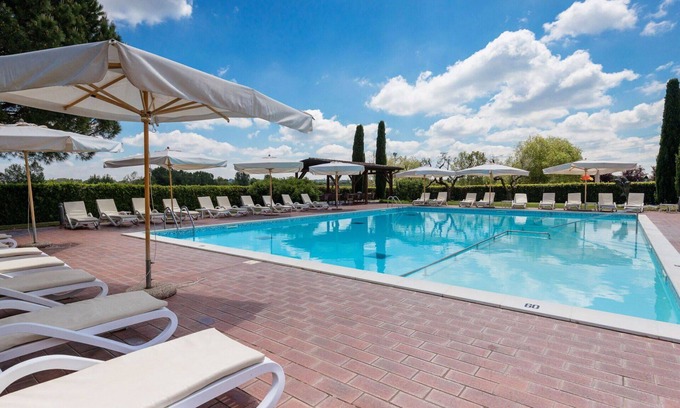 San Benedetto di Lugana Apartment | Cosy apartment for 5 guests with A/C, WIFI, pool, TV and patio
