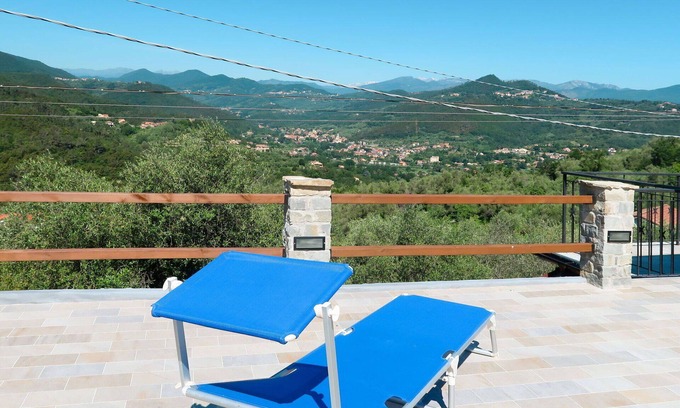 Villanova d'Albenga Apartment | Cosy apartment for 6 guests with WIFI, A/C, TV and terrace