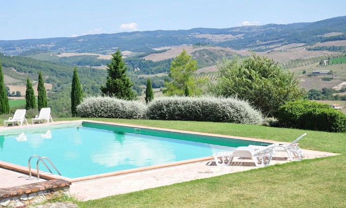 Il Poggio Apartment | Cosy apartment for 4 guests with pool, WIFI, TV, pets allowed and panoramic view