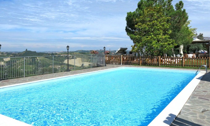 Vinchio Apartment | Cosy apartment for 5 guests with pool, A/C, WIFI, TV, terrace, pets allowed and panoramic view