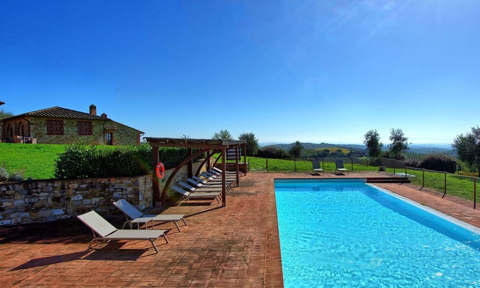Castelnuovo Berardenga Apartment | Cosy apartment for 2 guests with A/C, pool, TV and panoramic view, close to Siena