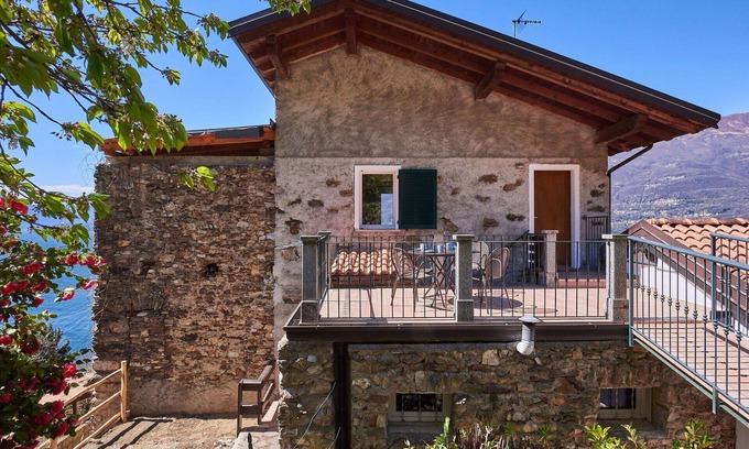 Bellano House | Cosy apartment in villa for 12 guests with WIFI, A/C, TV, patio and pets allowed