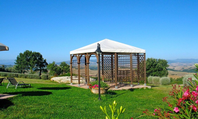 Gambassi Terme Villa | Cosy apartment in villa with pool, WIFI, A/C, TV, terrace and panoramic view, close to San Gimig.