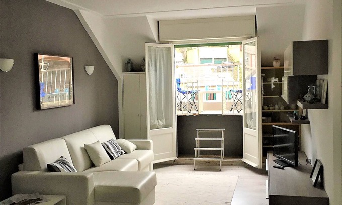 Sori Apartment | Cozy apartment in Sori: beach 50m away with elevator (010060-LT-0103)