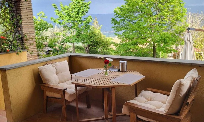 Montefalco House | Dimora del Falco - Panoramic villa in Umbria with suites & regional breakfast