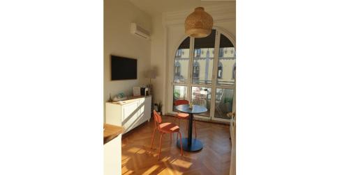 Loreto Apartment | Elegante Monolocale - Pecchio 1930