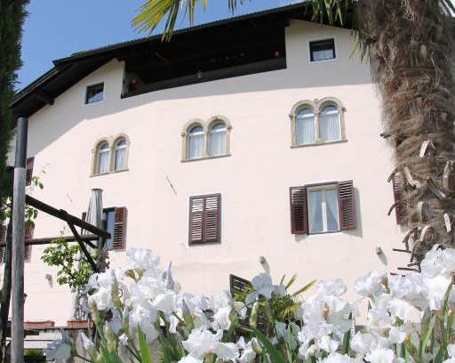 Caldaro Sulla Strada del Vino Hotel | Garni Brunnenhof