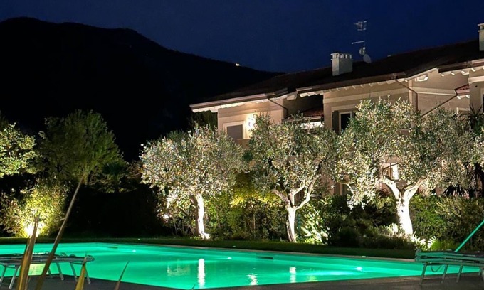 Paratico House | Holiday Home 'La Dolce Vita - Lake Iseo' with Lake View, Wi-Fi and Air Conditioning