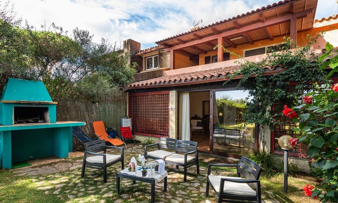 Santa Margherita di Pula House | Holiday Home "Una Pineta sul mare" ear the Beach with Wi-Fi, A/C & Pool