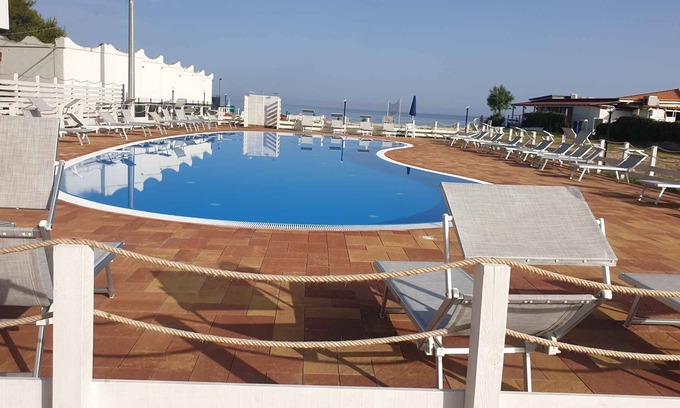 Marina di Zambrone Apartment | Hotel apartment with air conditioning