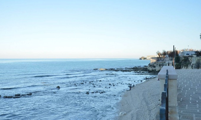 Trani Apartment | House Scoglio di Frisio - Sea View