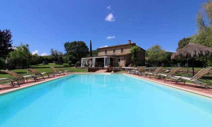 Civitella in Val di Chiana Villa | 400 m² Villa ∙ 8 bedrooms ∙ 16 guests