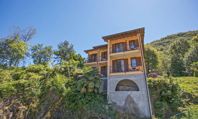 Maccagno con Pino e Veddasca House | 160 m² House ∙ 12 guests