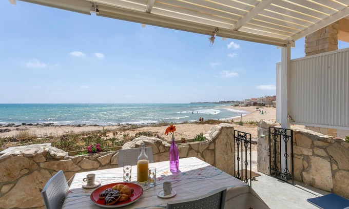Casuzze House | La Casa in Riva al Mare