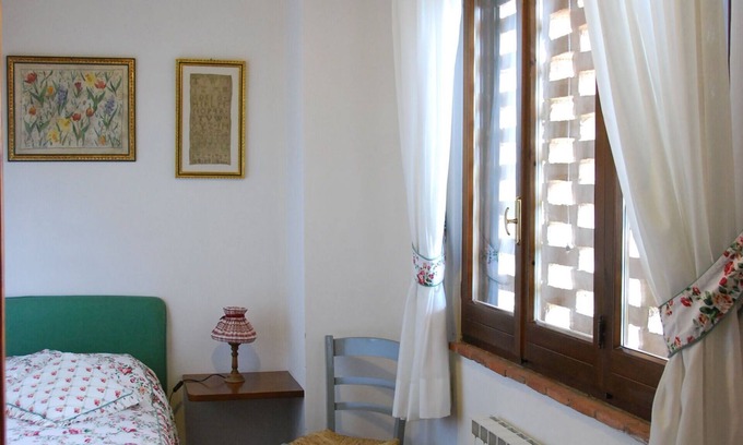Castelfiorentino Villa | Lovely apartment in villa with WIFI, pool, patio and panoramic view, close to San Gimignano