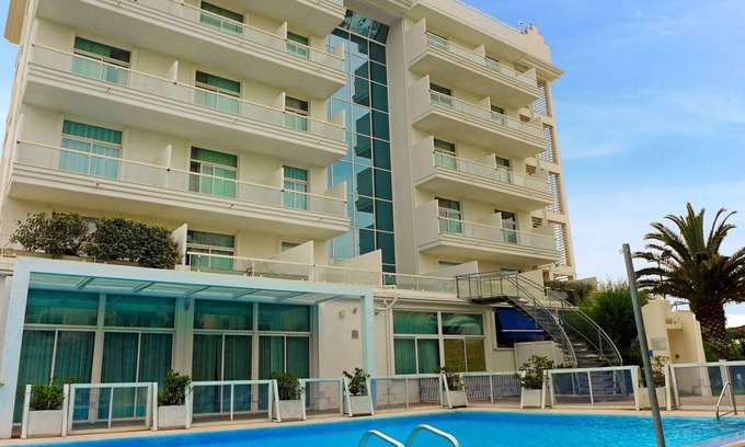 Marina di Vasto Apartment | Lovely apartment for 4 guests with pool, WIFI, A/C, TV, patio and pets allowed