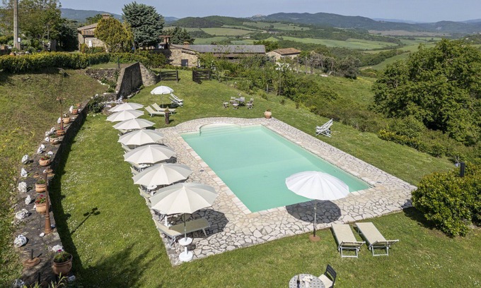 Radicondoli Villa | Lovely apartment in villa for 7 people with WIFI, pool