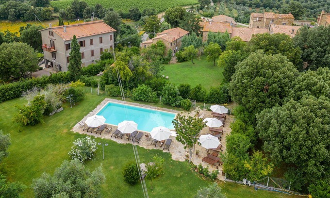 Sasso dʼOmbrone Villa | Lovely apartment in villa with WIFI, A/C, pool, TV, patio, pets allowed and panoramic view