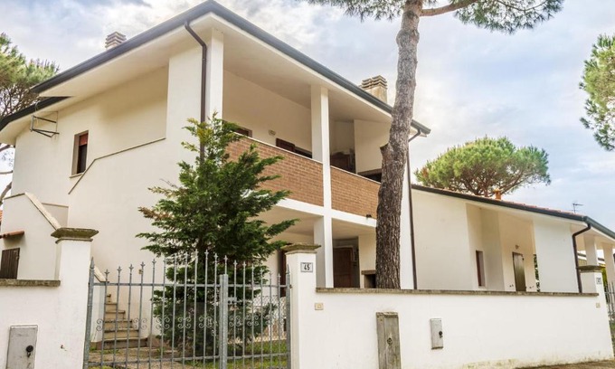 Lido di Volano House | Modern Holiday Home in Lido di Volano near Sea