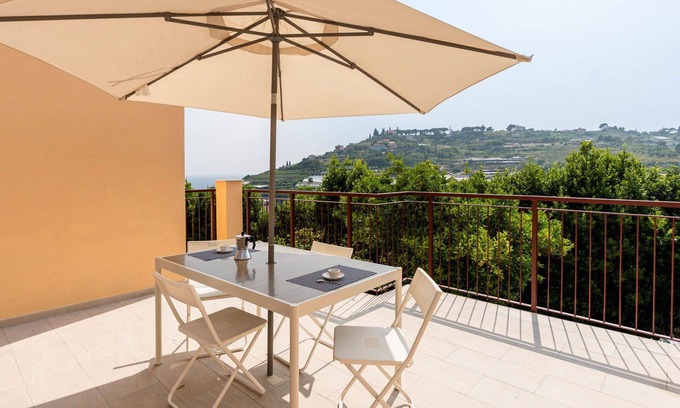 Bussana Apartment | Nice apartment for 5 guests with WIFI, A/C and pets allowed
