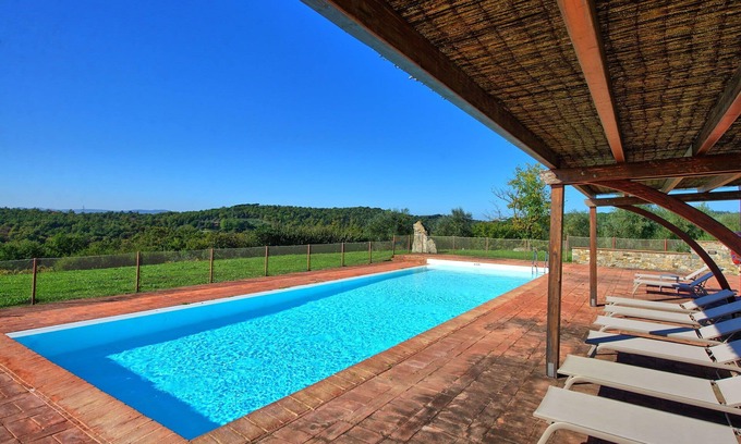 Castelnuovo Berardenga Apartment | Nice apartment for 5 people with A/C, pool, TV and panoramic view, close to Siena
