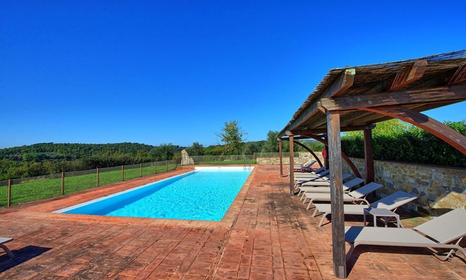 Castelnuovo Berardenga Apartment | Nice apartment for 2 people with A/C, pool, TV and panoramic view, close to Siena