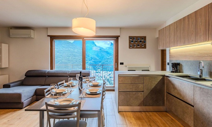 Morbegno Apartment | Nice apartment for 6 people with WIFI, A/C, TV, patio and pets allowed