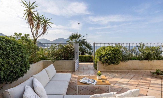 Addaura Apartment | Onda Blu Addaura by DomuSicily