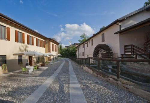 Torre Pallavicina Hostel | Ostello Molino Di Basso