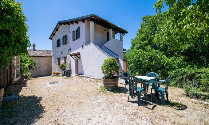 Sellano House | Peaceful Holiday Home in Sellano with Pool