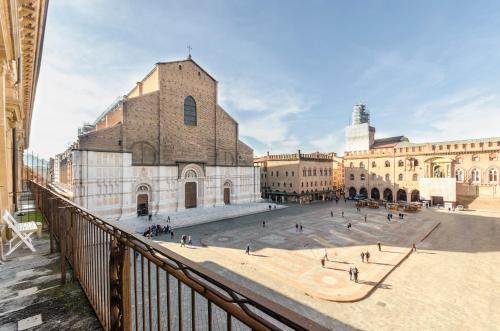 Historic Center Apartment | Piazza Maggiore Suite