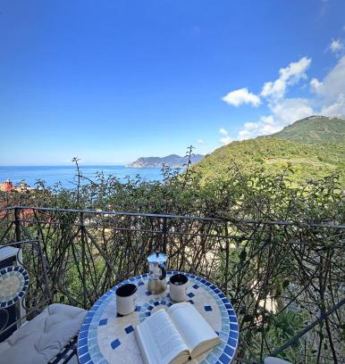 Corniglia Apartment | Pietra Azzurra, Newly Renovated