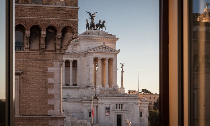 Rione III Colonna Apartment | Prestigious apartment with view on Piazza Venezia | Piazza Venezia View Luxury Apartment B