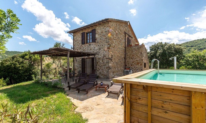 Cinigiano House | Stunning private villa with A/C, WIFI, private pool, TV, patio, pets allowed and panoramic view
