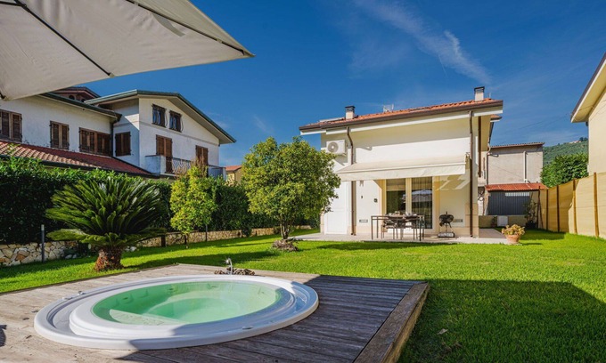 Stiava House | Stunning private villa for 4 people with hot tub, A/C, WIFI