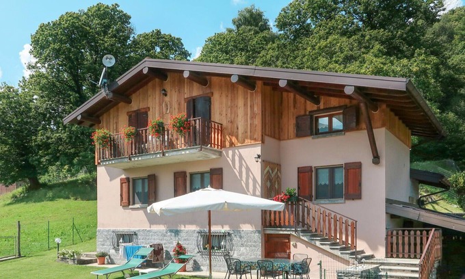 Garzeno House | Stunning private villa for 6 guests with WIFI, TV, patio, pets allowed and parking