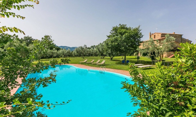 Sorano House | Stunning private villa for 22 guests with WIFI, private pool, patio and pets allowed