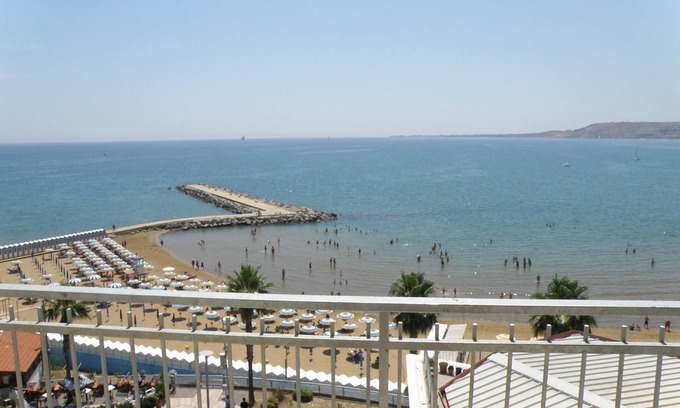 Crotone Apartment | Unique apartment with spectacular ship view