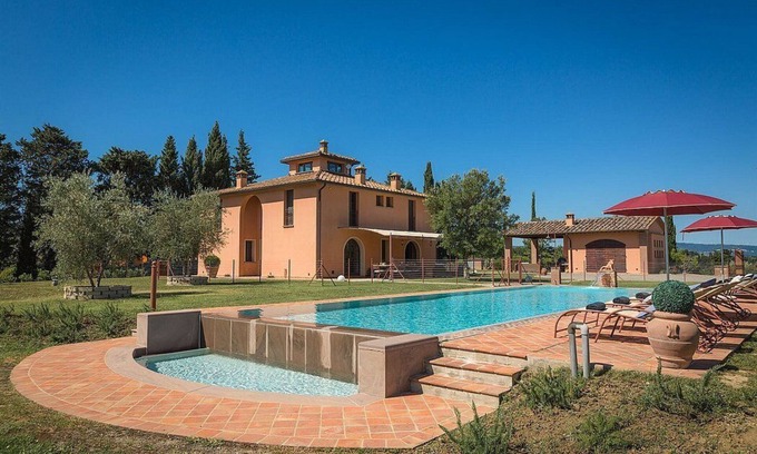 Peccioli Villa | Villa Lirica: An elegant historical villa surrounded by the greenery, with Free WI-FI.