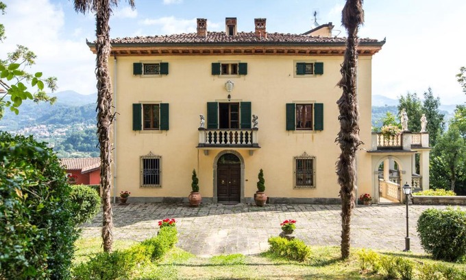 Camporgiano Villa | VILLA TURRI - Luxury Country & Padel Resort