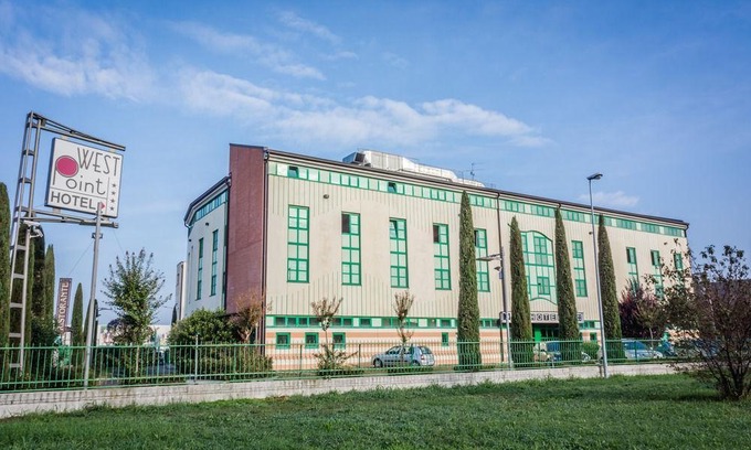 Dossobuono Hotel | West Point Airport Hotel