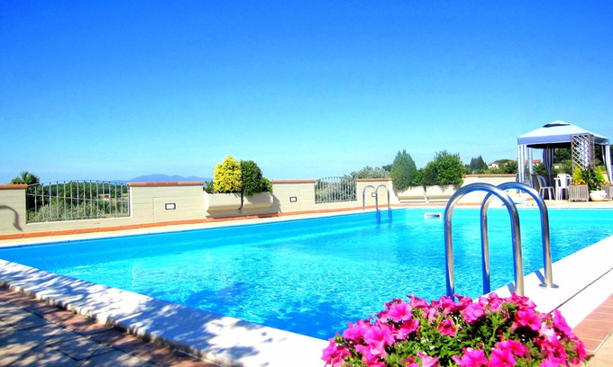 Poggio Alla Cavalla House | YELLOW APARTMENT -Farmhouse whit Poll, Air conditioning, in the heart of Tuscany