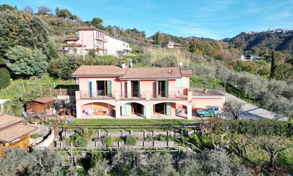 Fosdinovo Villa | Wonderful villa for 5 people with WIFI, TV, terrace, panoramic view and parking, close to La Sp...
