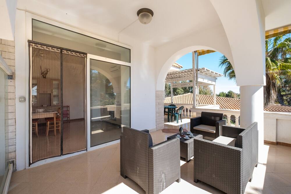 Punta Prosciutto Apartment | Apartment 'Villa Ada Rosa' with Private Terrace, Wi-Fi and Air Conditioning